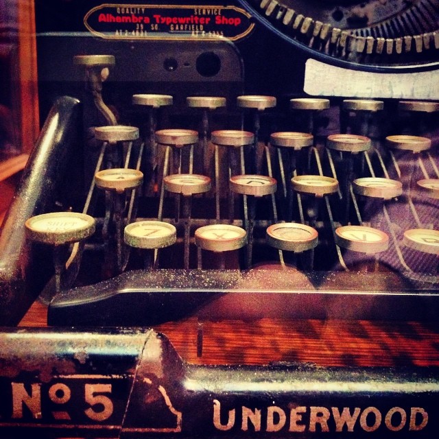 a vintage machine that looks like it is typing