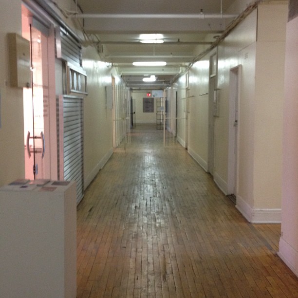 this is an empty hallway in a building