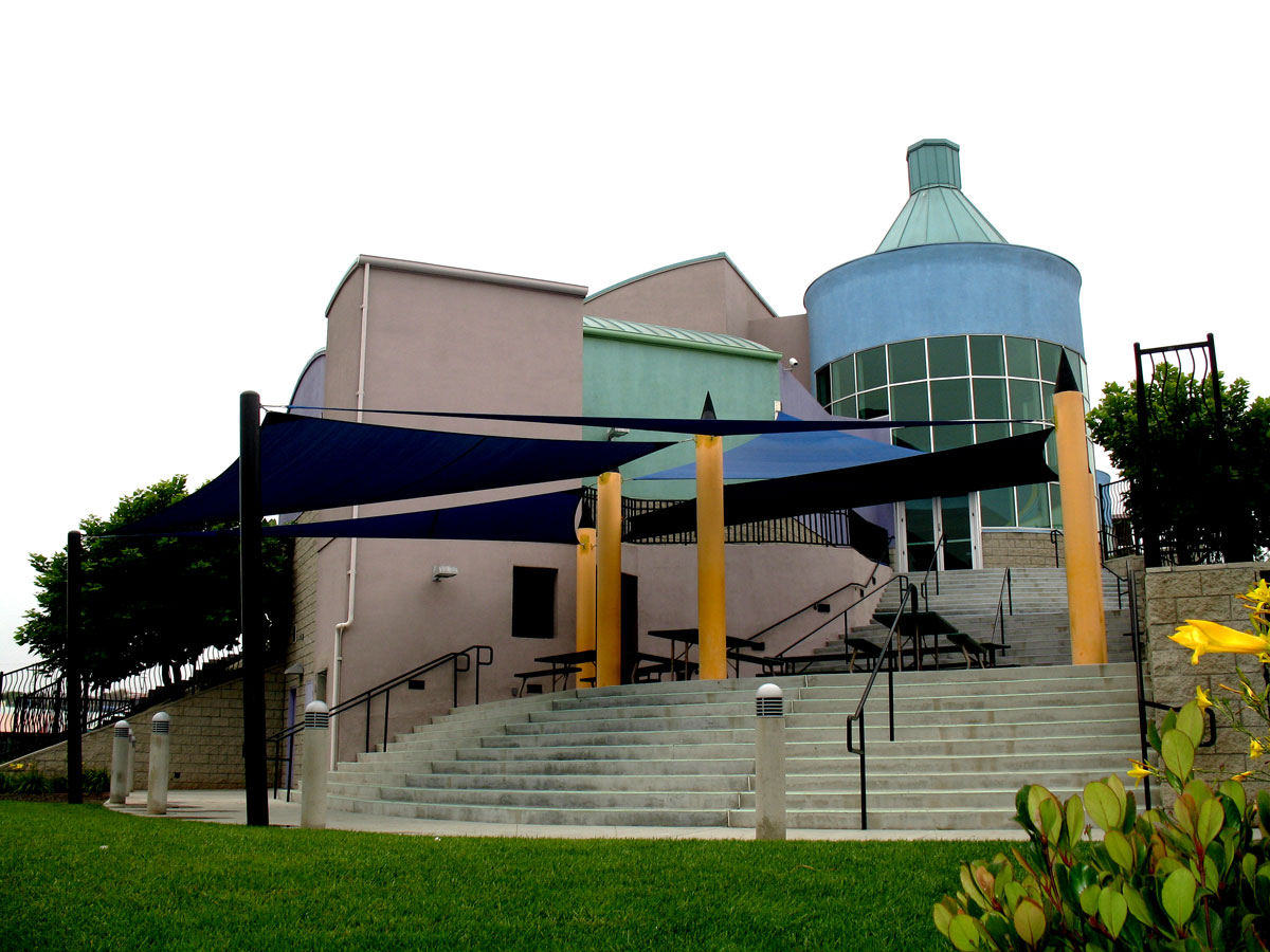 an outdoor seating area near an open building