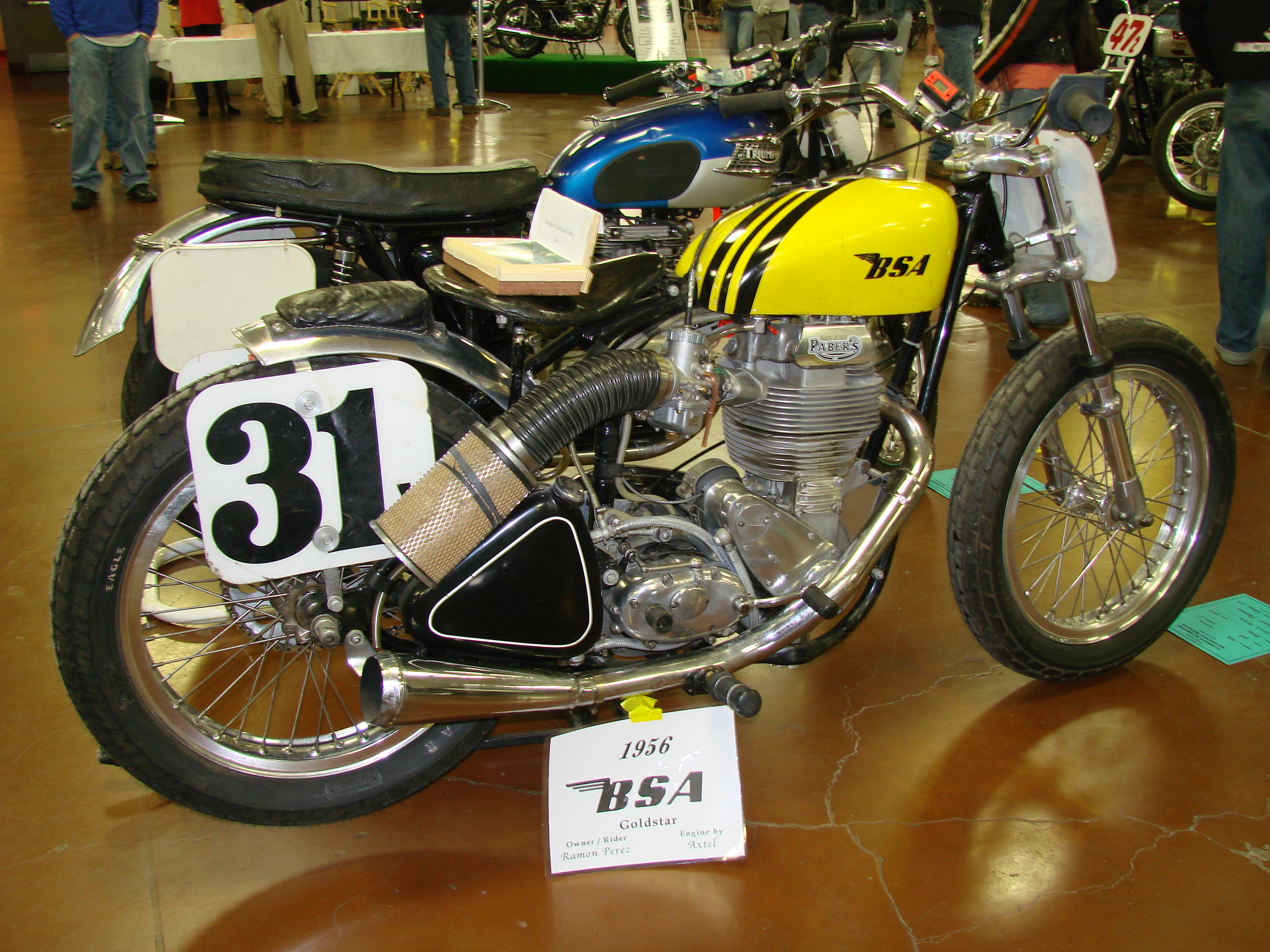 an old model motorcycle with a speed sign on the back