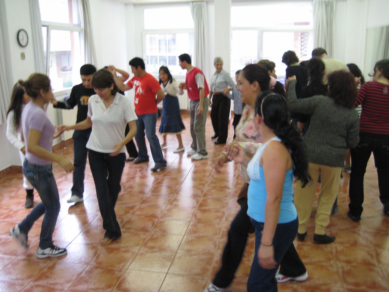 a bunch of people that are standing together in the room