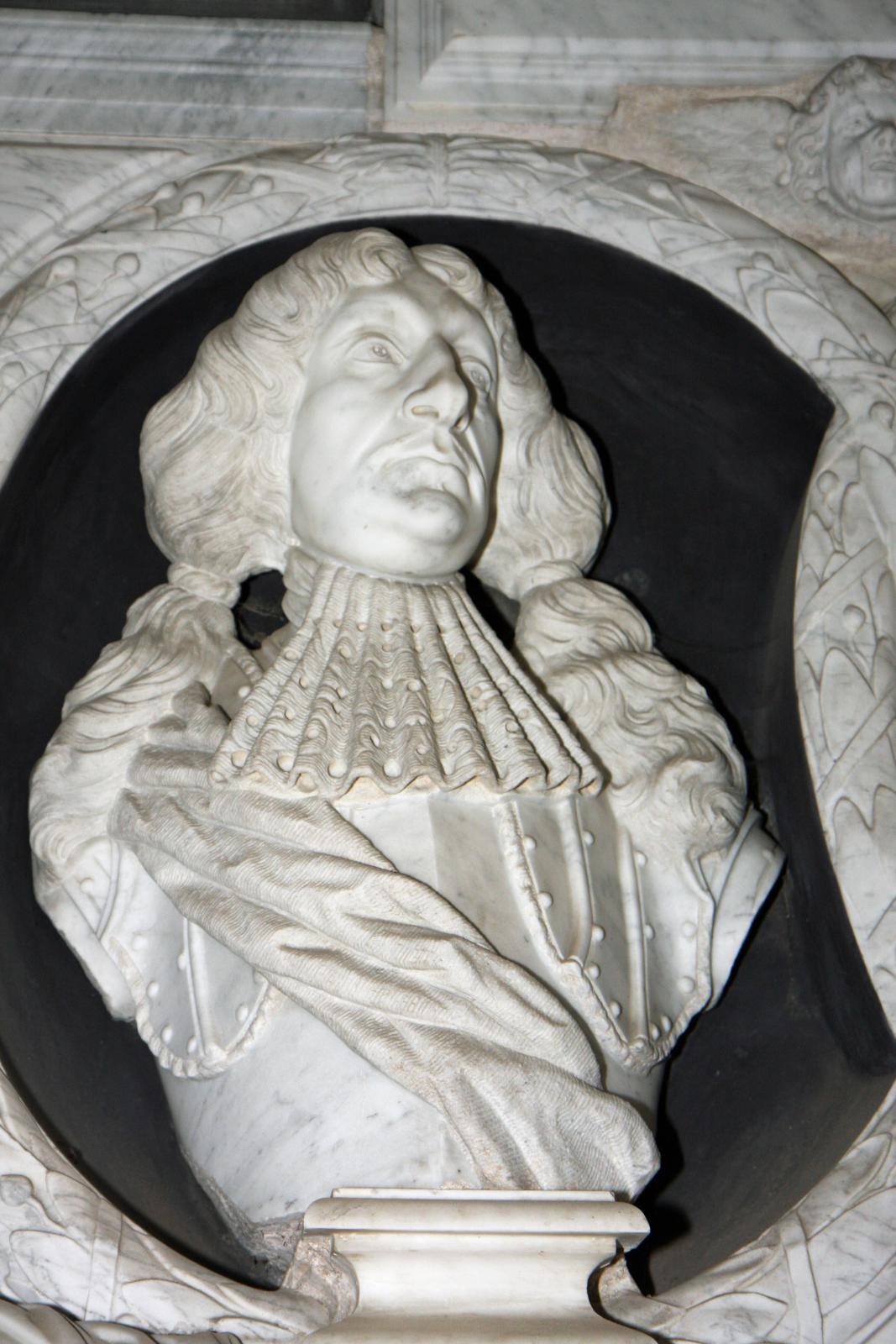 a white sculpture of king george the great