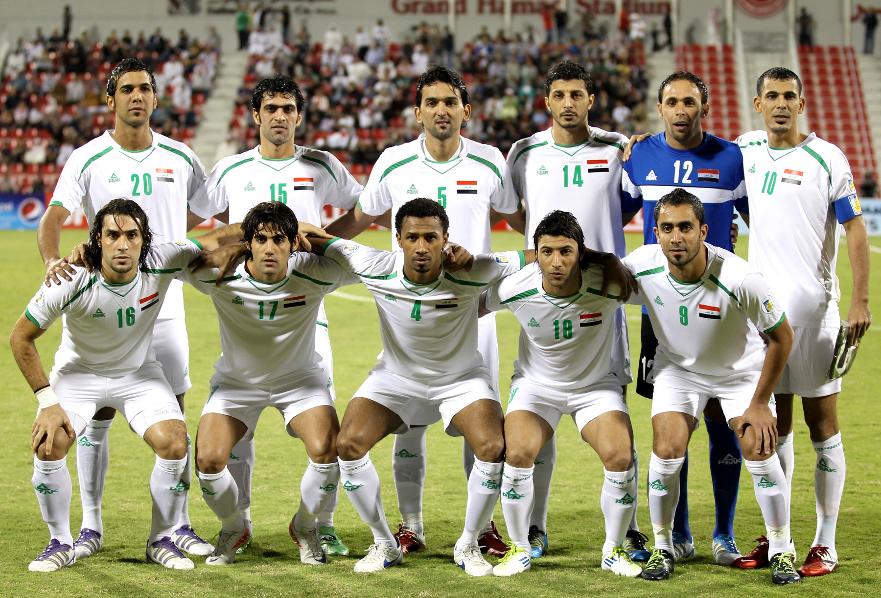 an image of a soccer team posing for picture