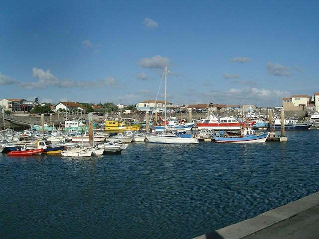 a harbor filled with lots of boats under blue sky