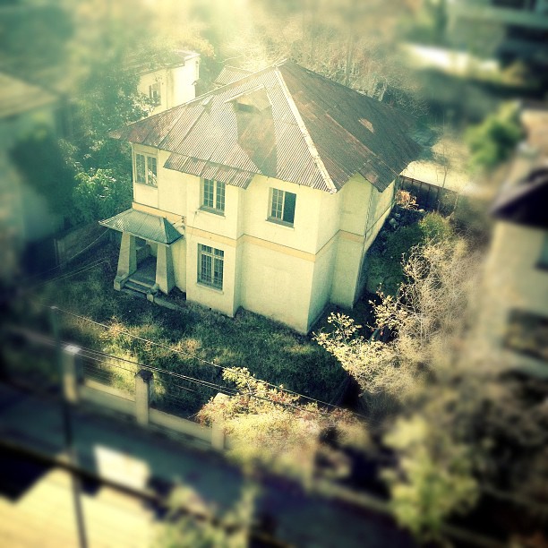 an aerial s of a house in the daytime