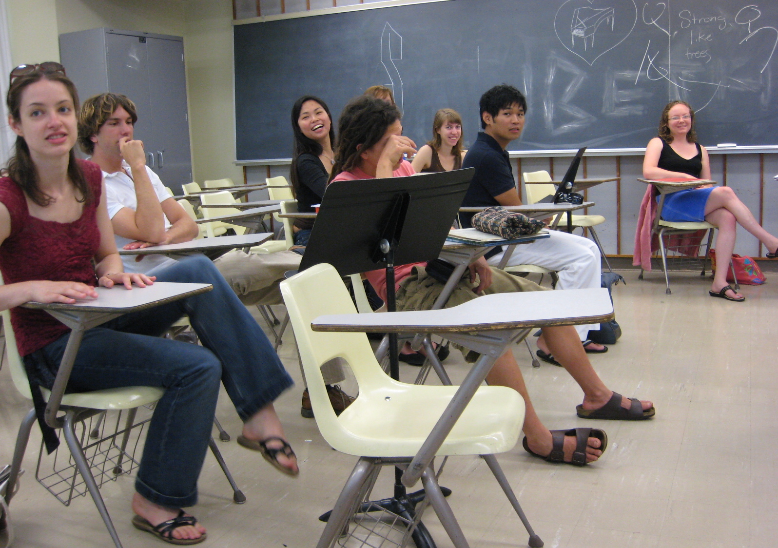 there are several students who are on their computers in the classroom