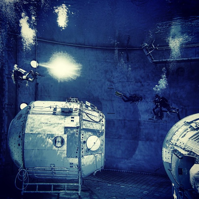 an underwater po with the lights turned on