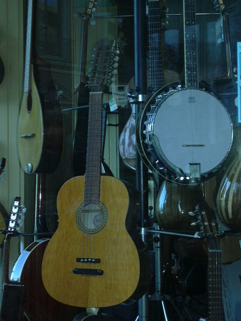various guitars are grouped together on display