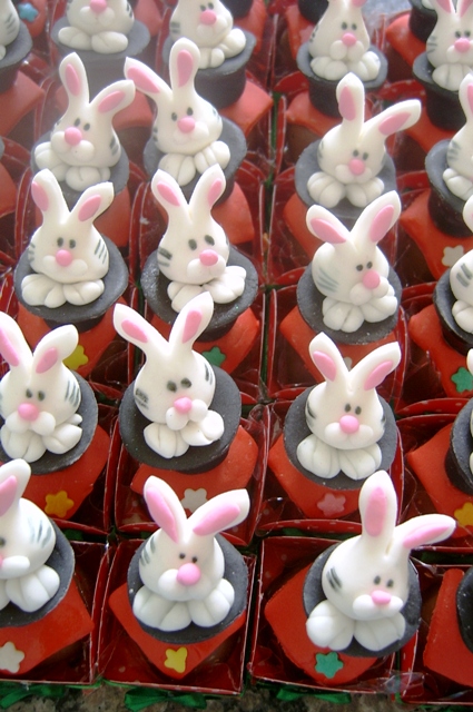 many bunny rabbit cakes in boxes on display