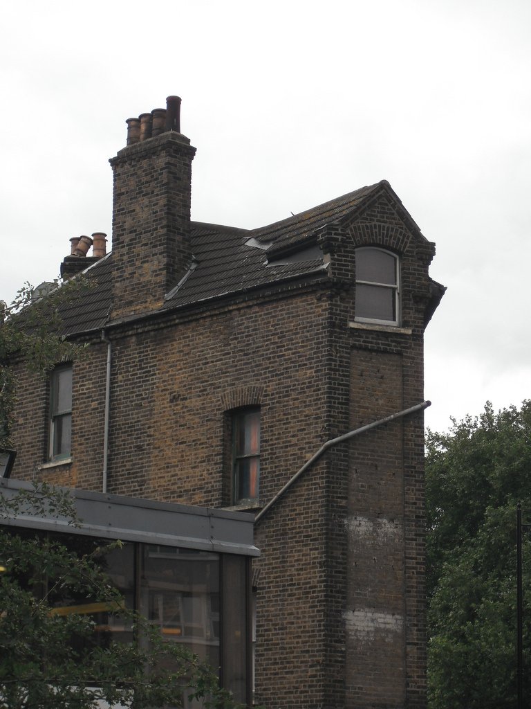 a brick building that has windows and no roof