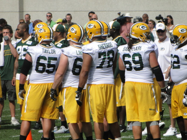 a team of green bay packers standing in a circle