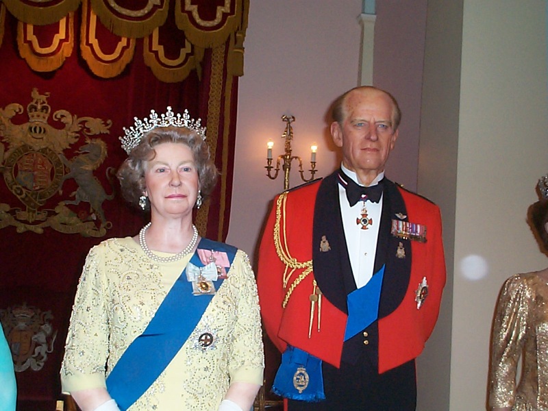 the duke and queen of england at a reception