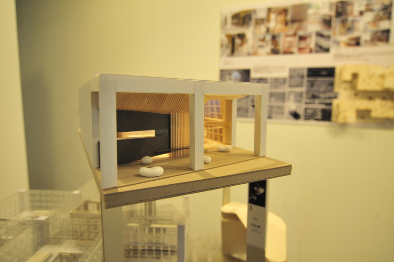 model with building and room for people to take pictures of