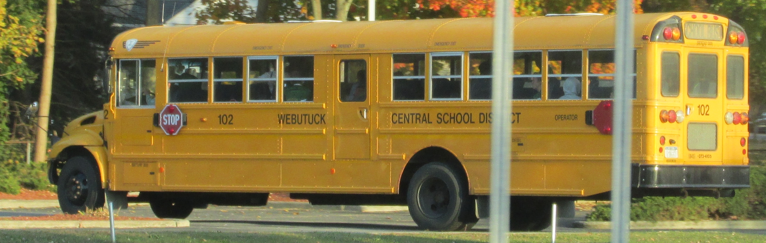 a yellow bus parked next to a building