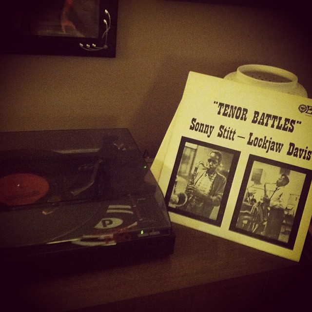 the album cover for the blues trio battle, a record player sitting next to it