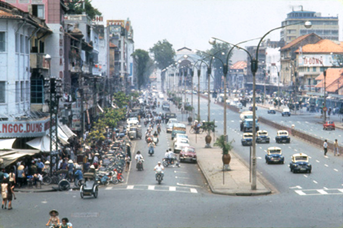 the street in the city is crowded with traffic