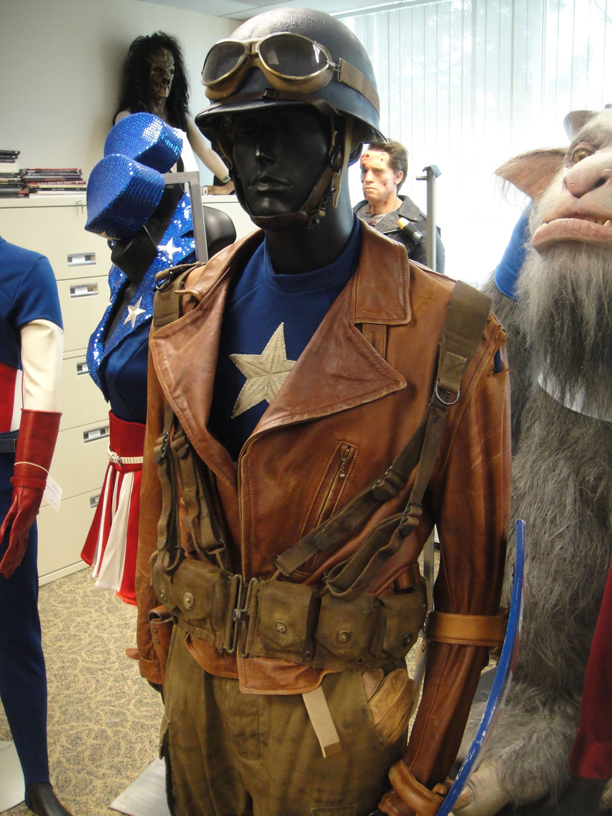 this is the costume worn by the captain america movie