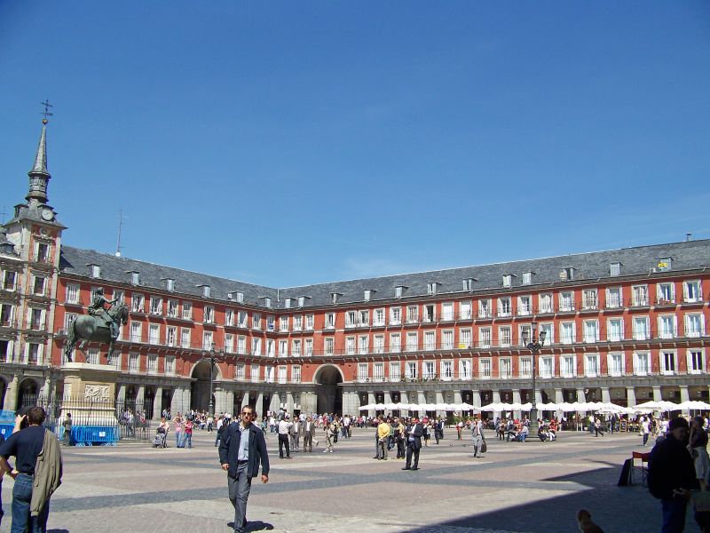 the courtyard of a large historical building with statues