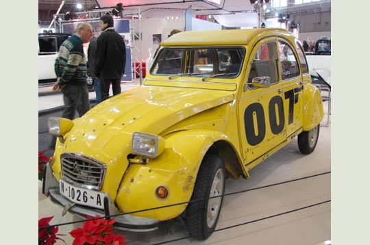 a vintage race car is on display at an auto show