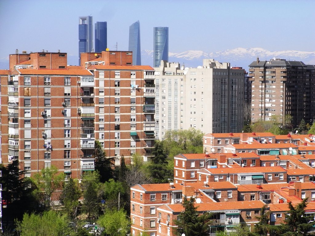 the skyline of the city with lots of buildings