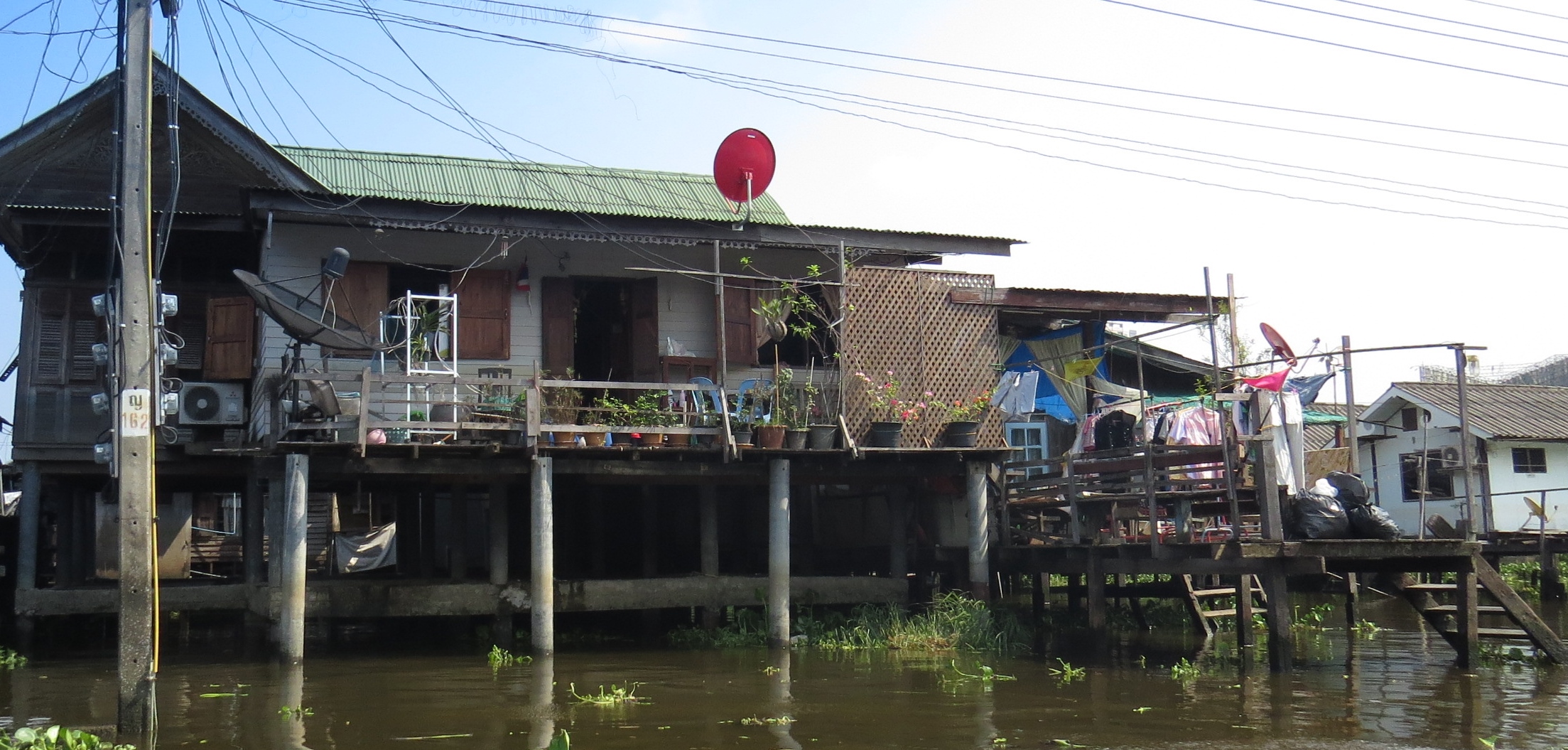 some houses that are on the water together