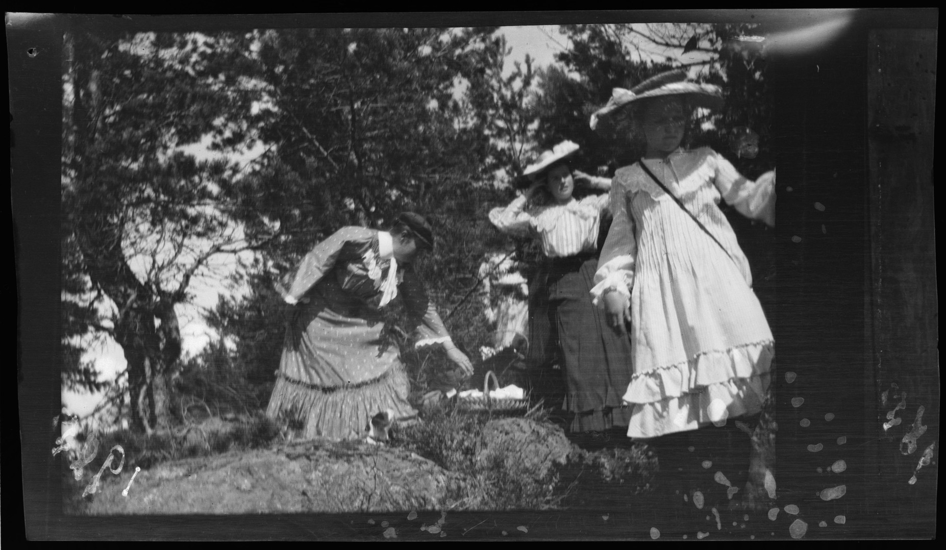 a couple of women standing next to each other