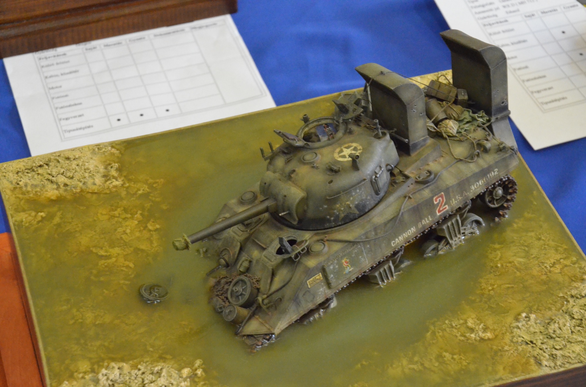 the small scale tank is on display on a table