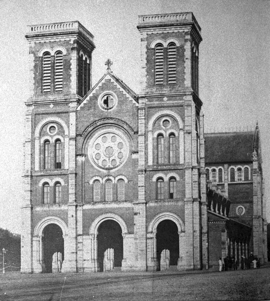 an old black and white po of a cathedral