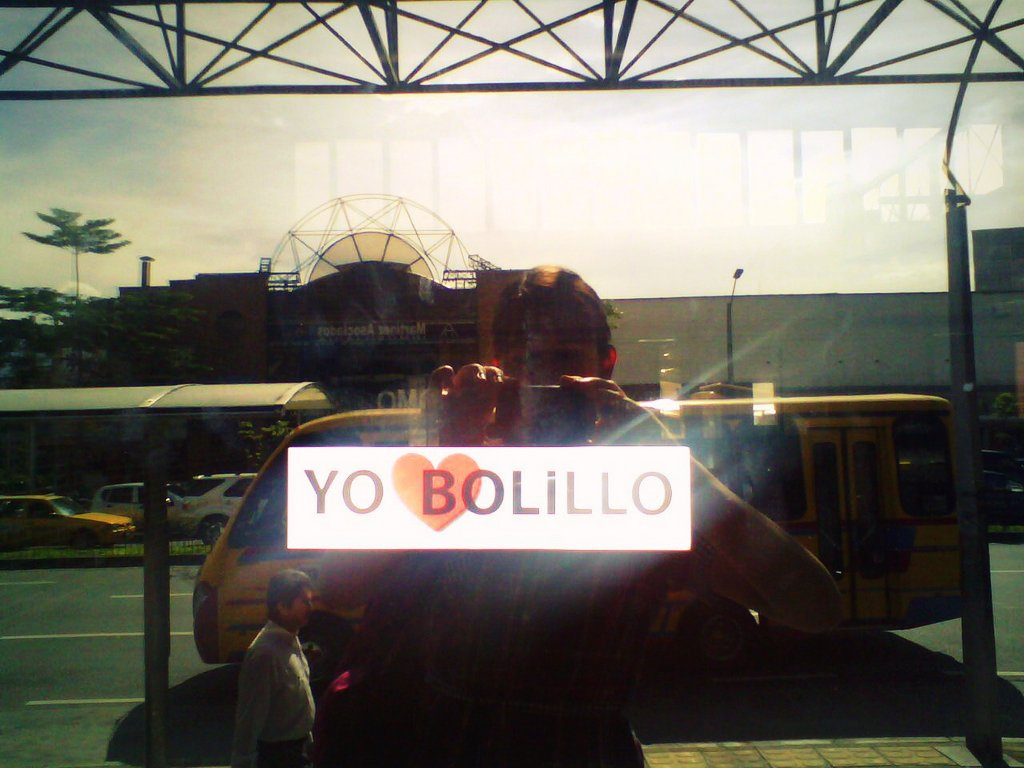 a woman holding up a sign that says yo bolla