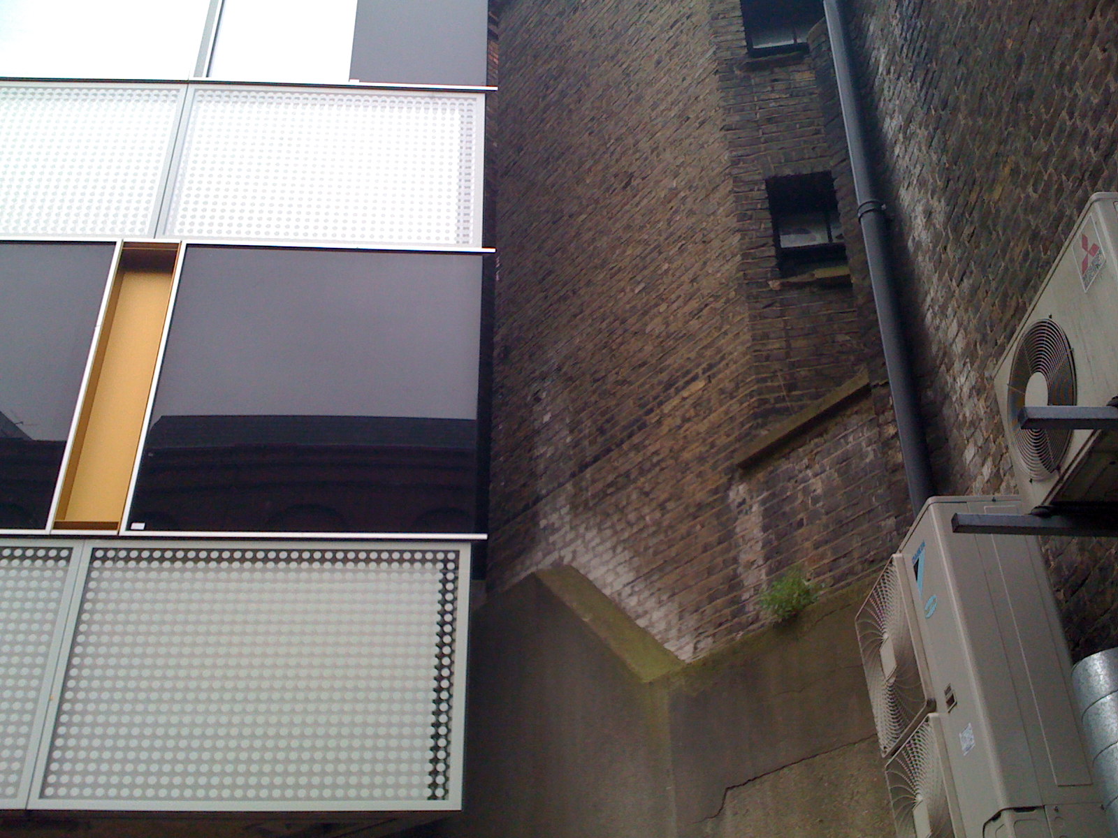 a tall brick building that has some windows