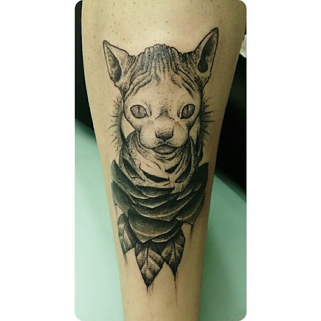 tattoo artist designs a very cute cat on the leg