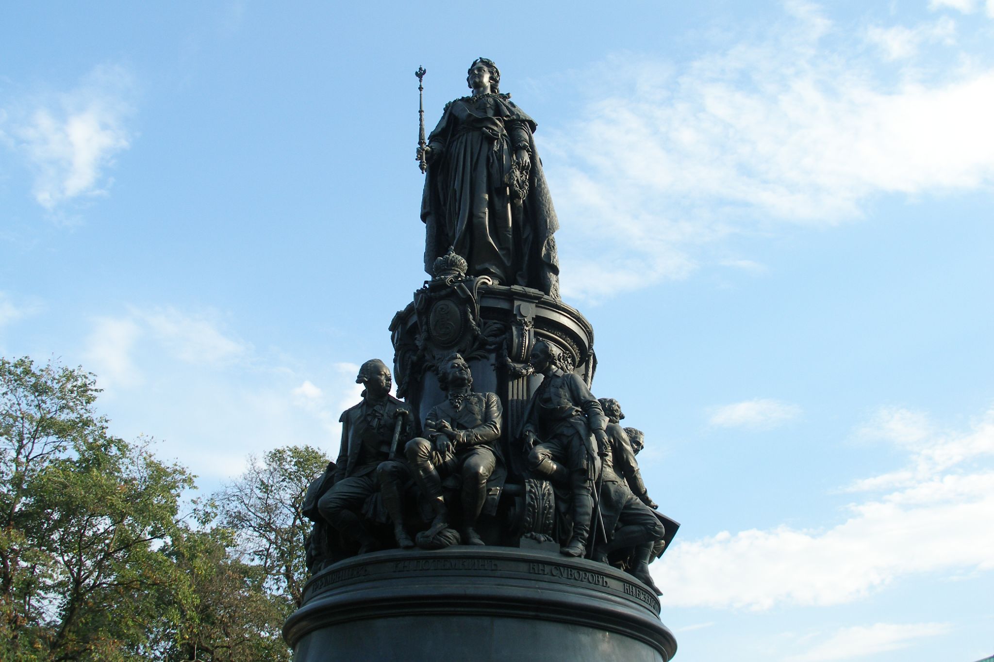 the statue is located on top of the column