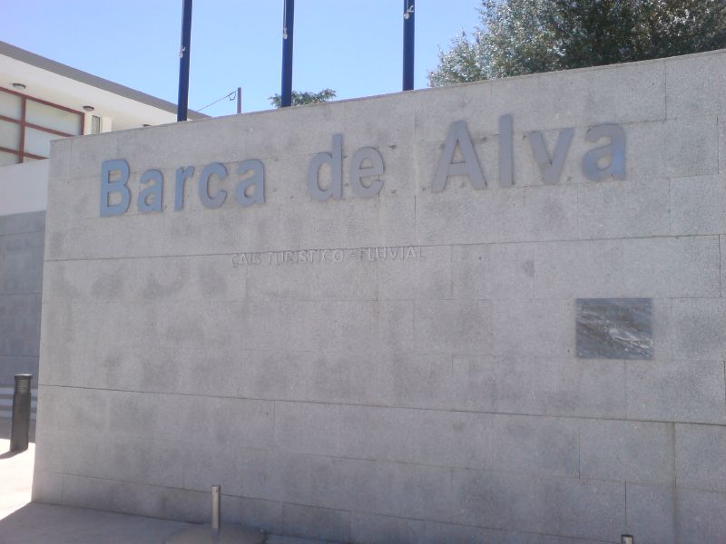 the sign for the spanish language school called barrca de alva