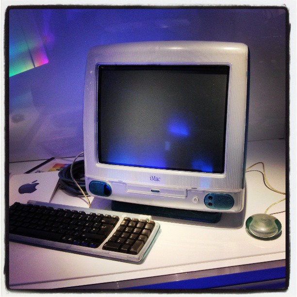 an old apple computer with a single keyboard and a mouse