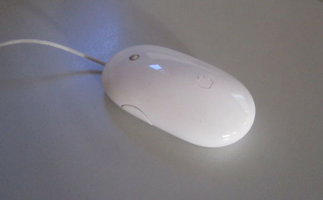 a computer mouse with its shadow coming from it