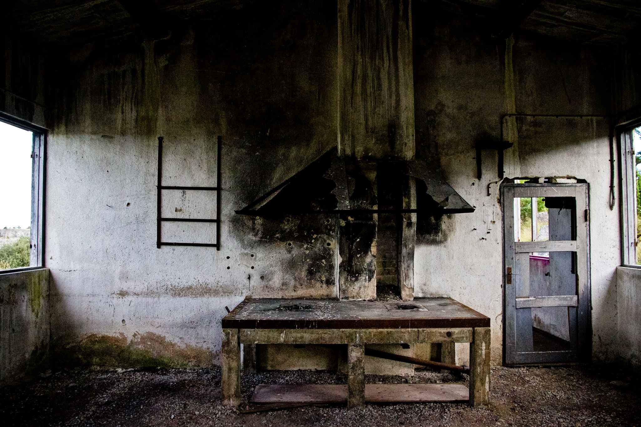 an old building with peeling paint on the wall