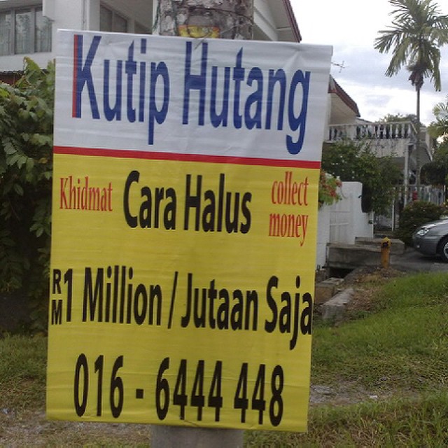 a sign in front of a building that says kuip hutang