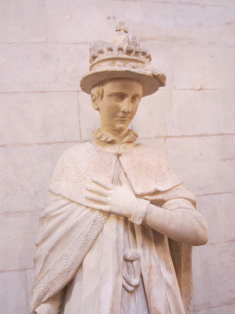 a white statue of a man wearing a crown