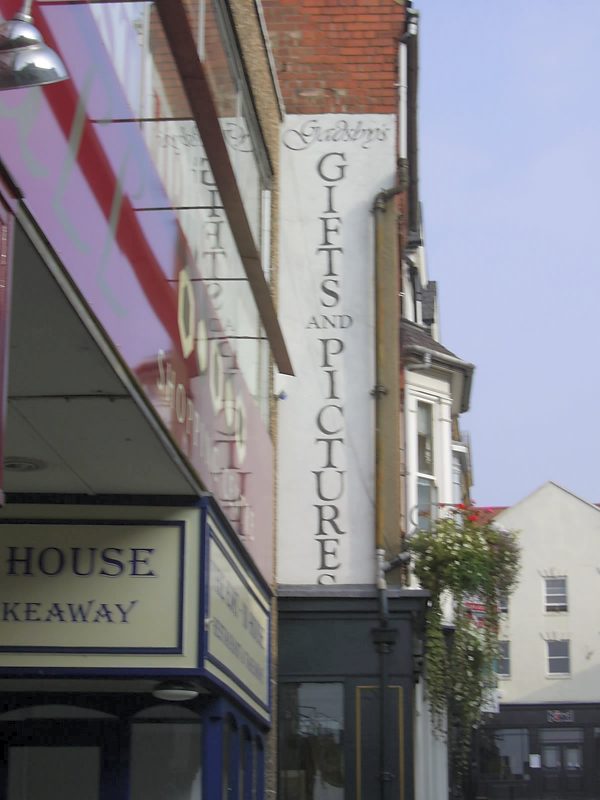 an image of a street sign showing house keawy