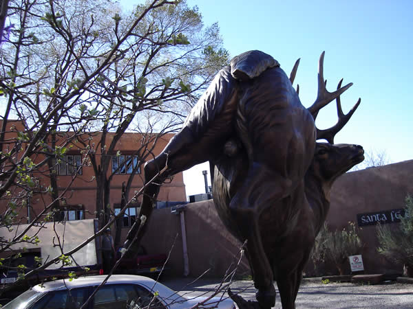 a statue of a bull has its head in its mouth