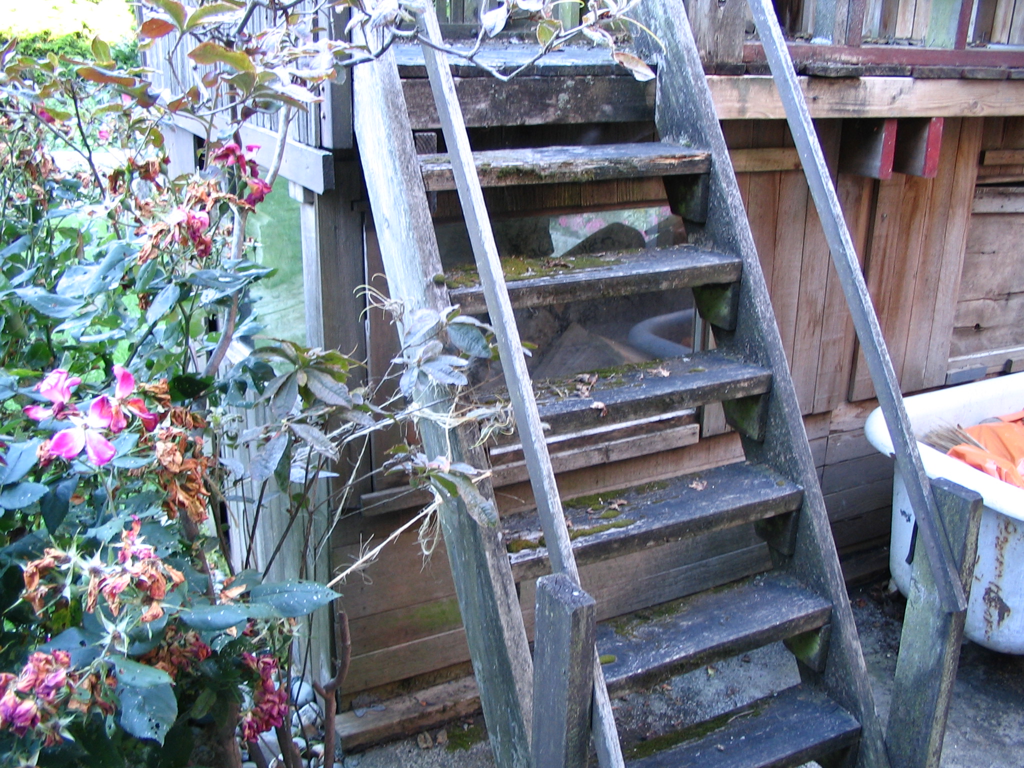 a very old dirty set of steps near the outside