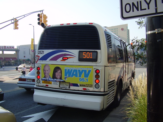 a bus is stopped at an intersection on the road