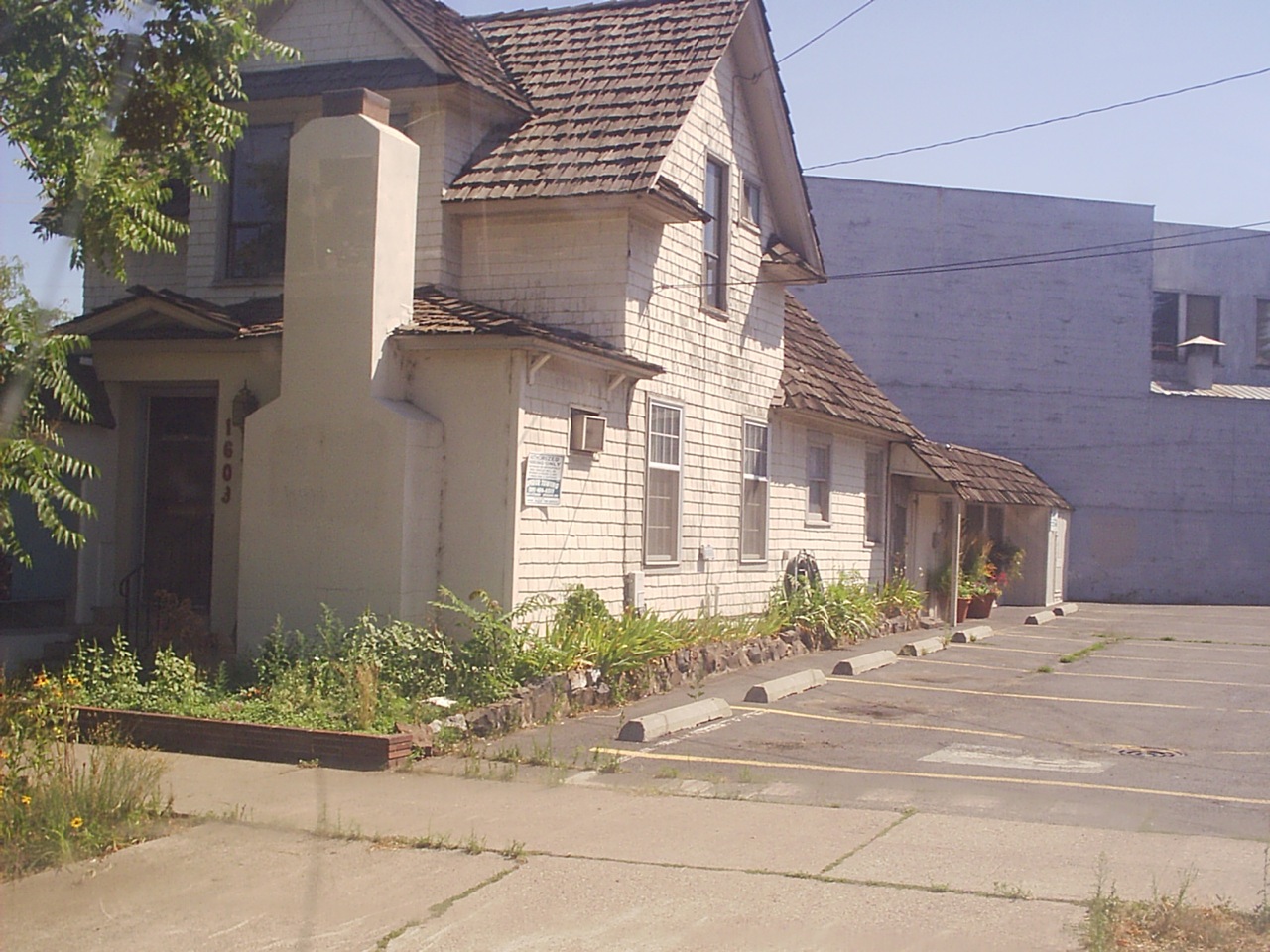 a house that is sitting by the side of the road