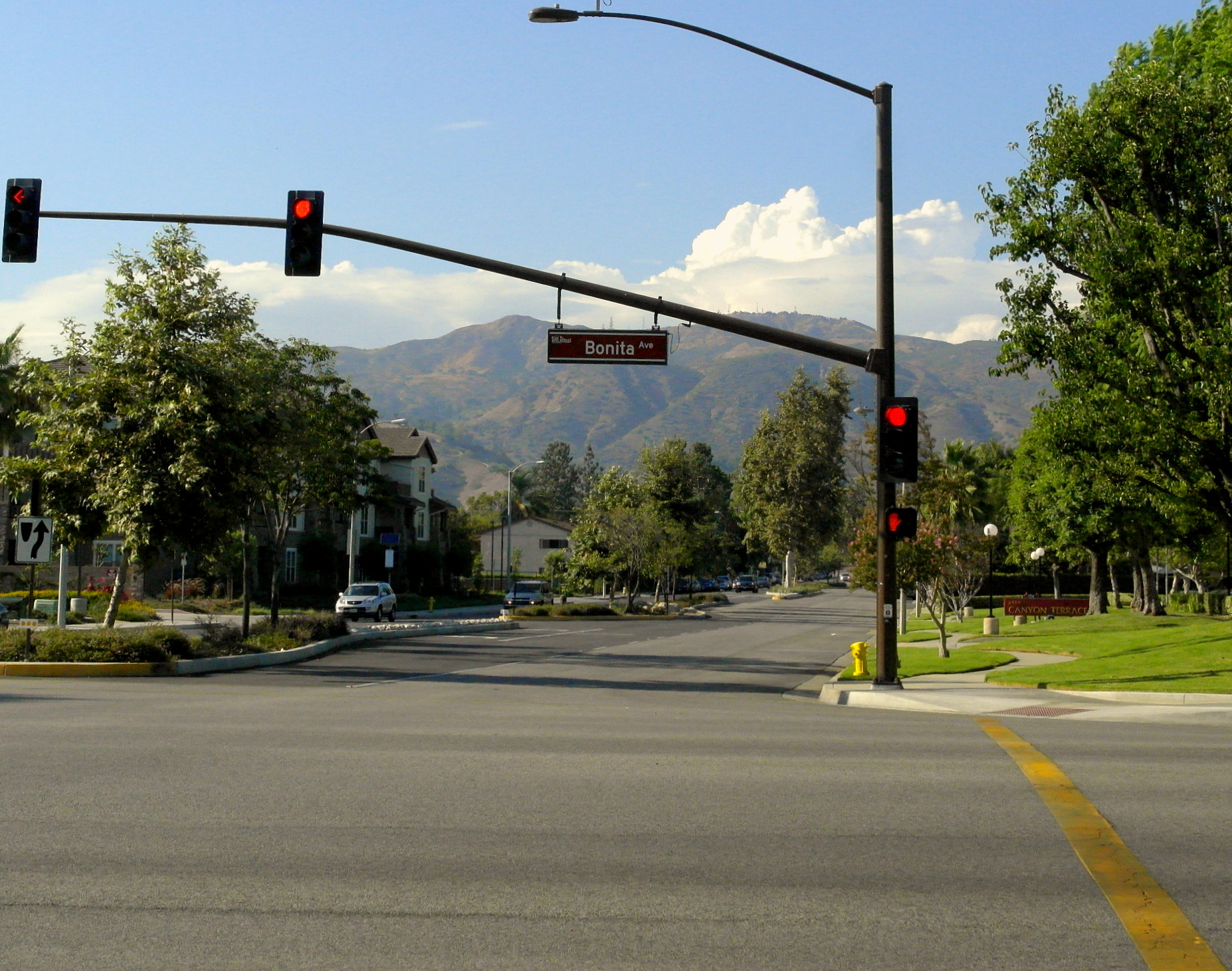 stop lights that are red along a street