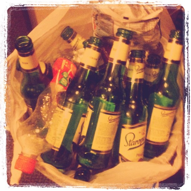 many bottles are in the basket and are on the table