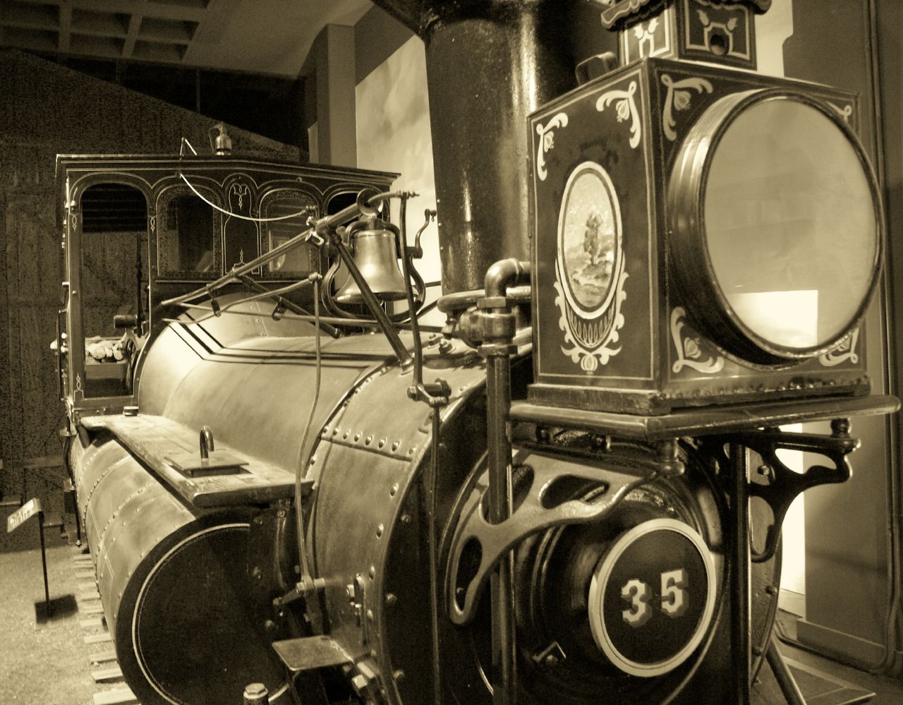 an old fashioned locomotive sitting inside of a building