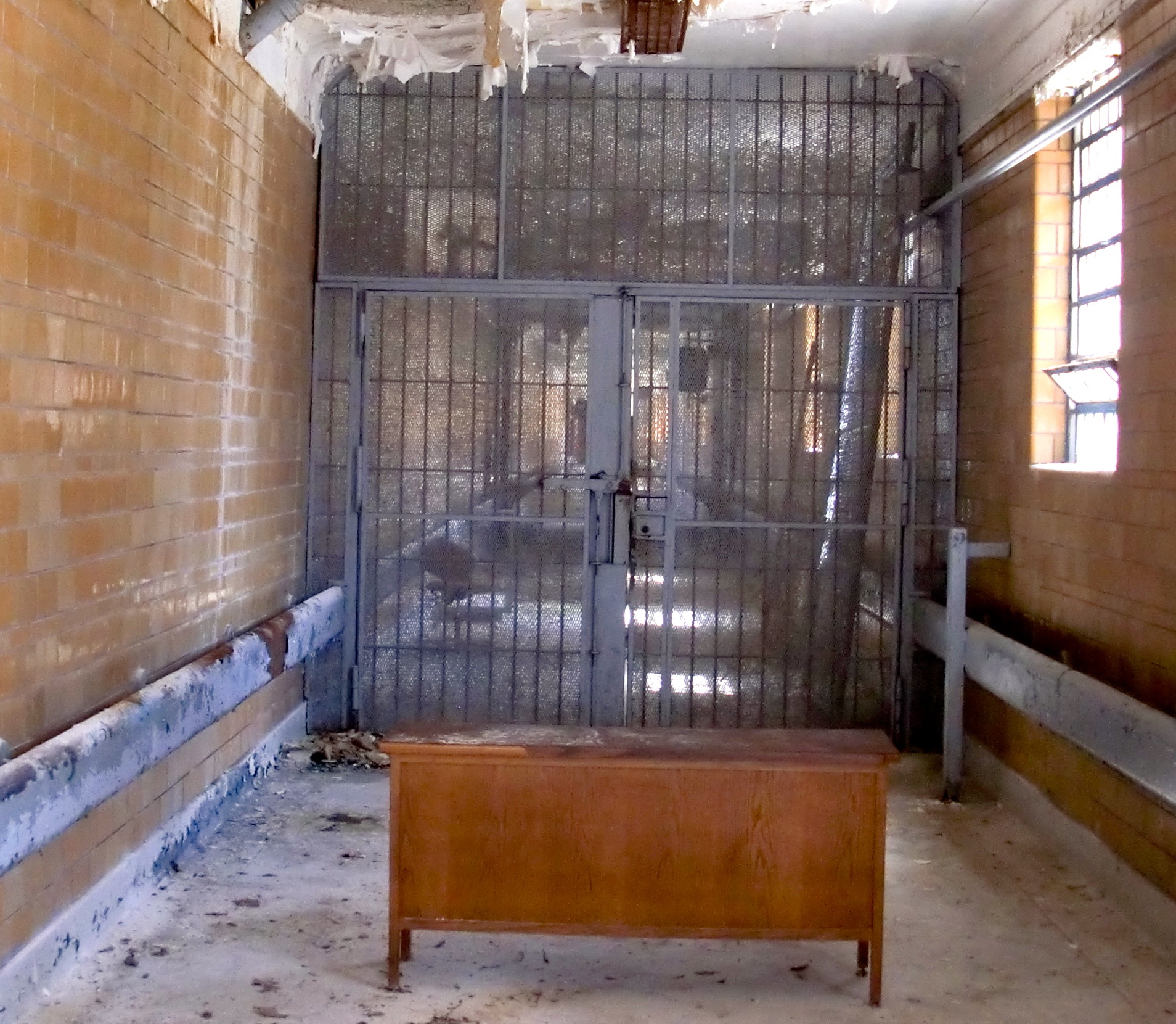 an abandoned building has been fenced off with wire