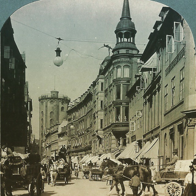 a old po of a street that has horse carriages