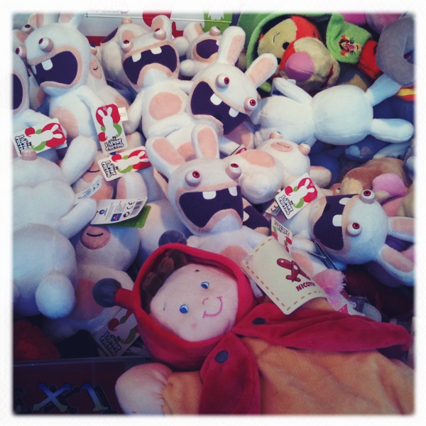 many stuffed animals are in a pile with labels