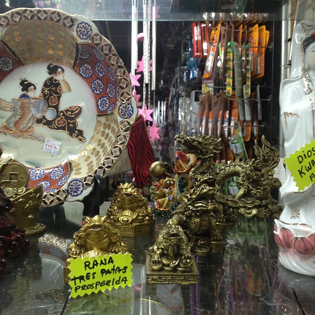 gold platers and other gold colored decorations are on display